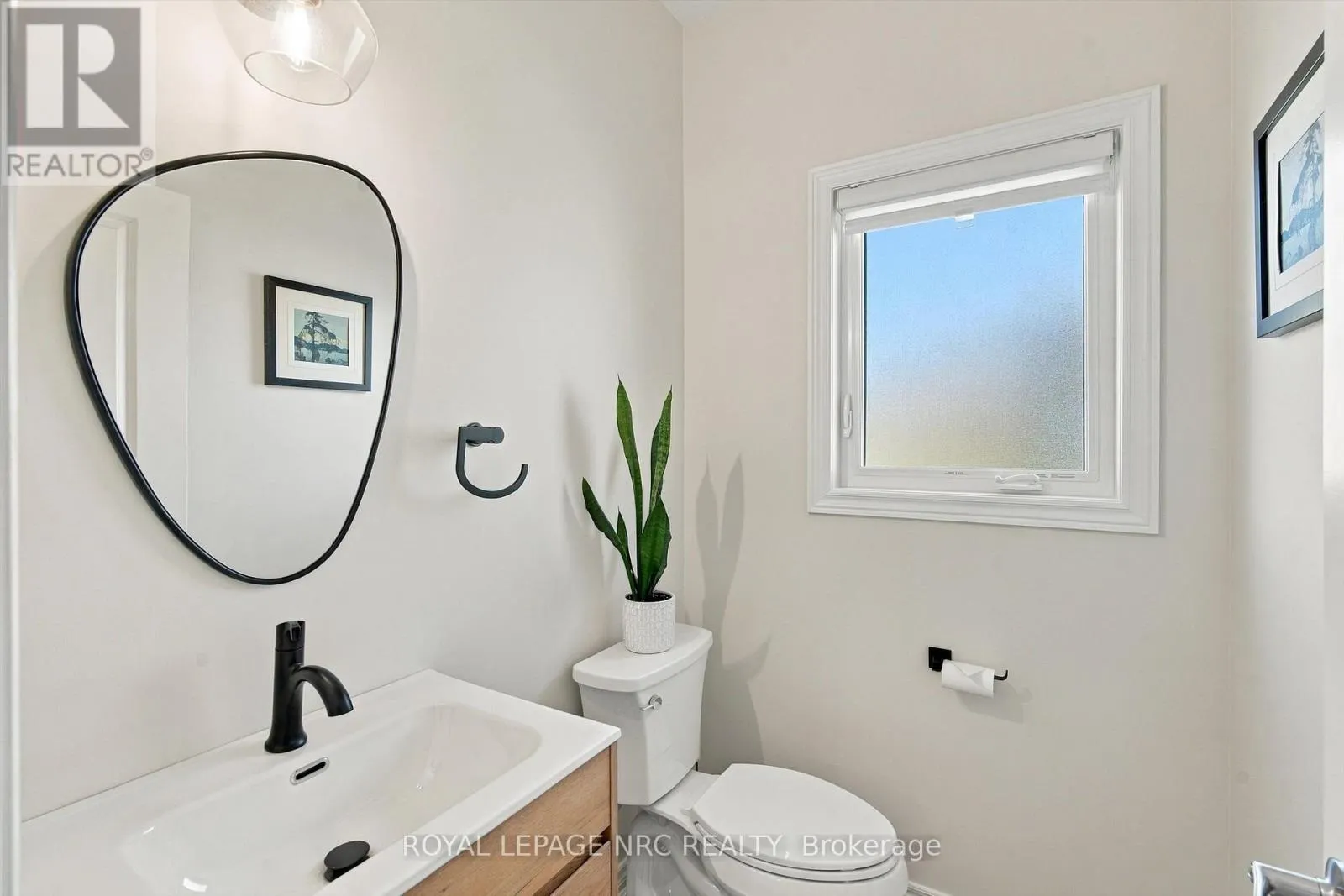 3606 CAROLINIA COURT