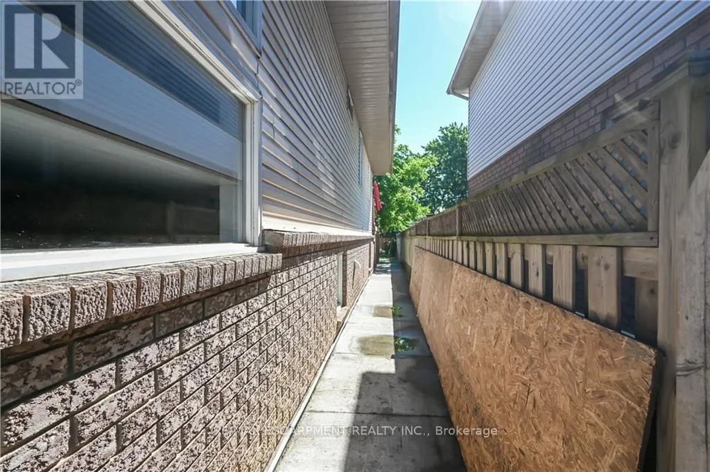 LOWER - 296 WINTERBERRY DRIVE