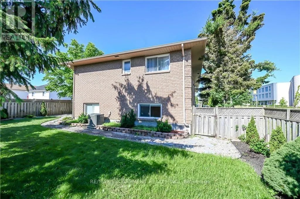 LOWER - 296 WINTERBERRY DRIVE