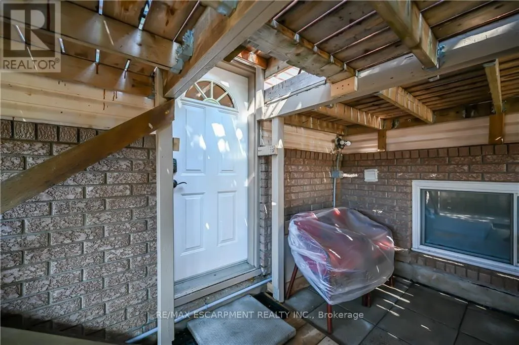 LOWER - 296 WINTERBERRY DRIVE