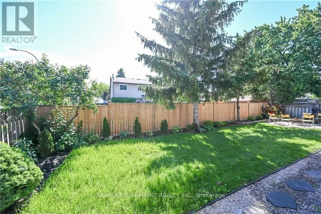 LOWER - 296 WINTERBERRY DRIVE