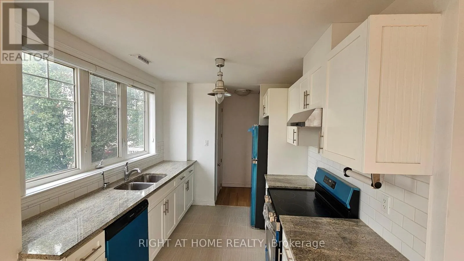 40 - 337 BEACH BOULEVARD
