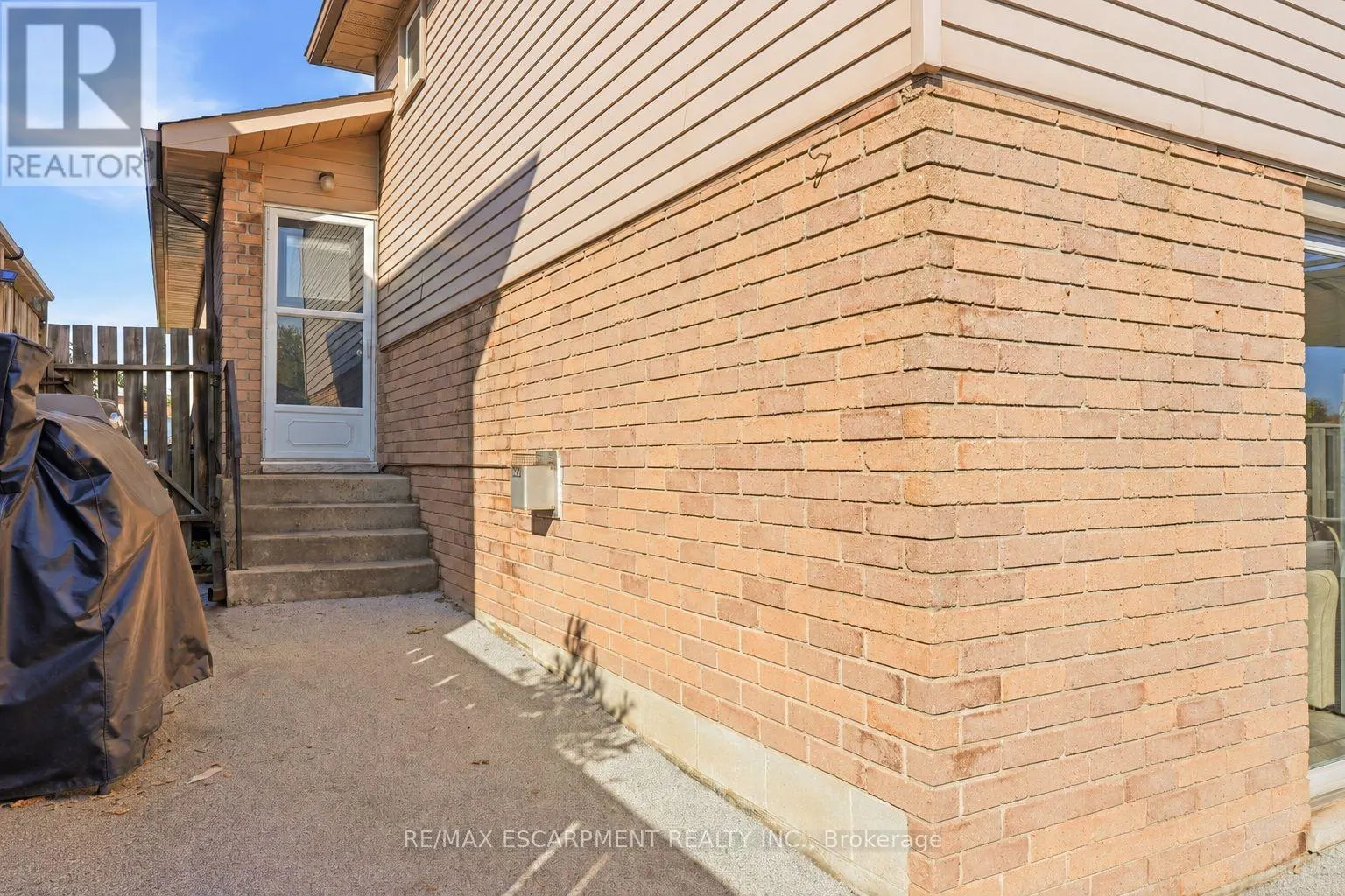 60 GLENAYR STREET
