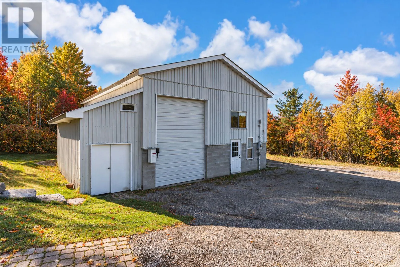 1564 HONEY HARBOUR ROAD
