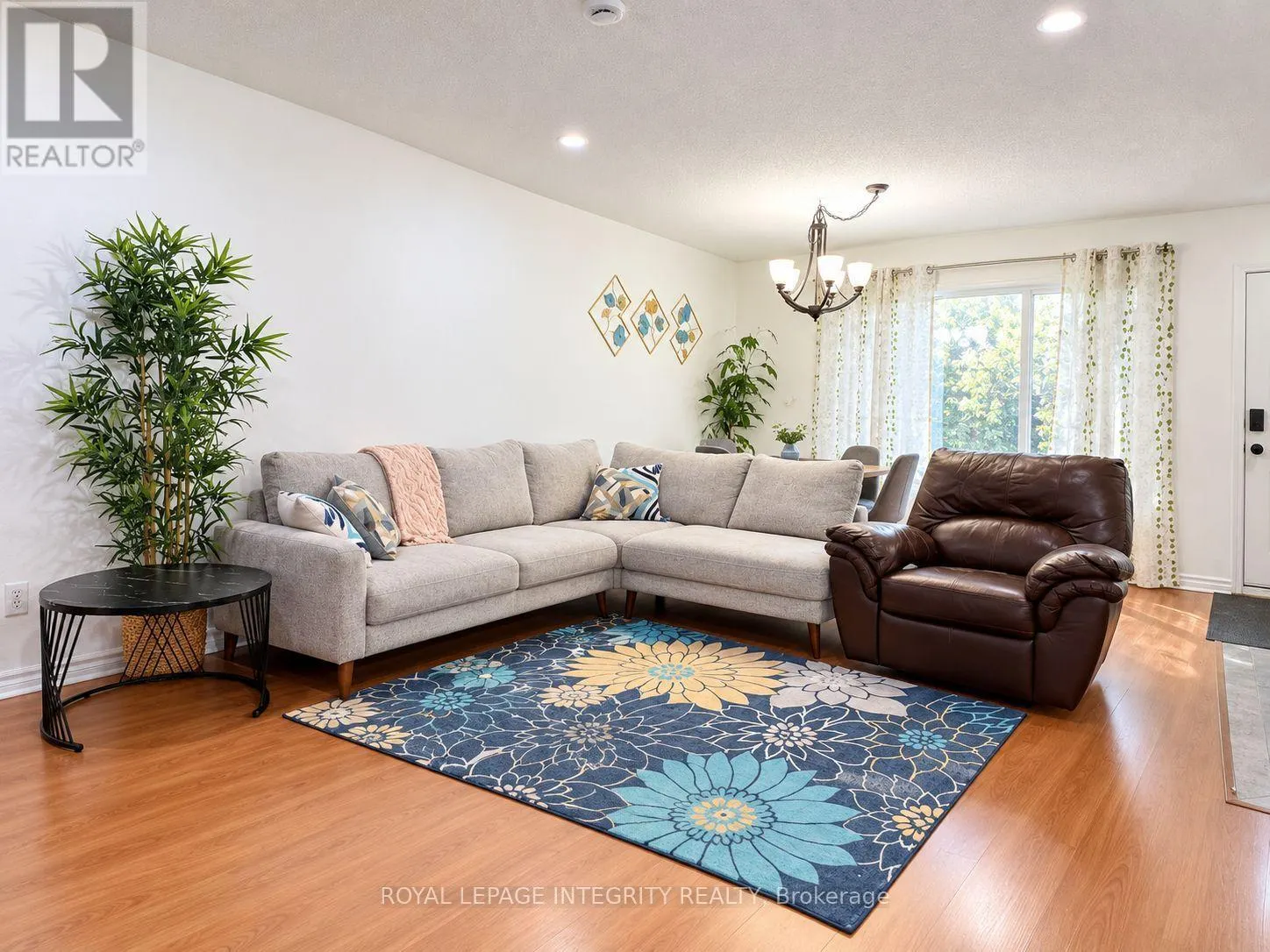UPPER UNIT - 58 BINSCARTH CRESCENT
