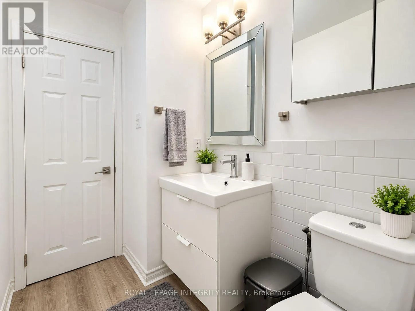 UPPER UNIT - 58 BINSCARTH CRESCENT