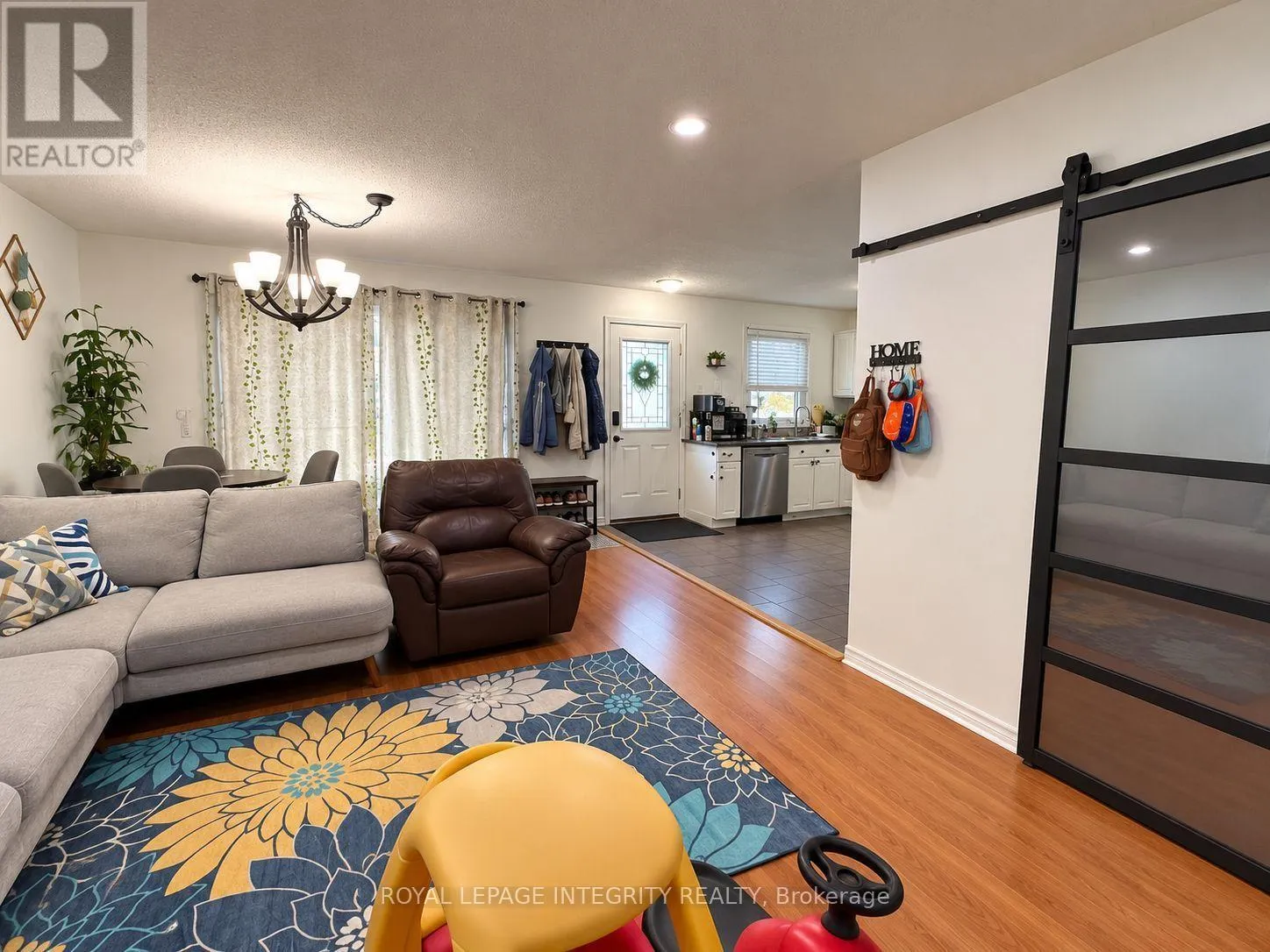 UPPER UNIT - 58 BINSCARTH CRESCENT