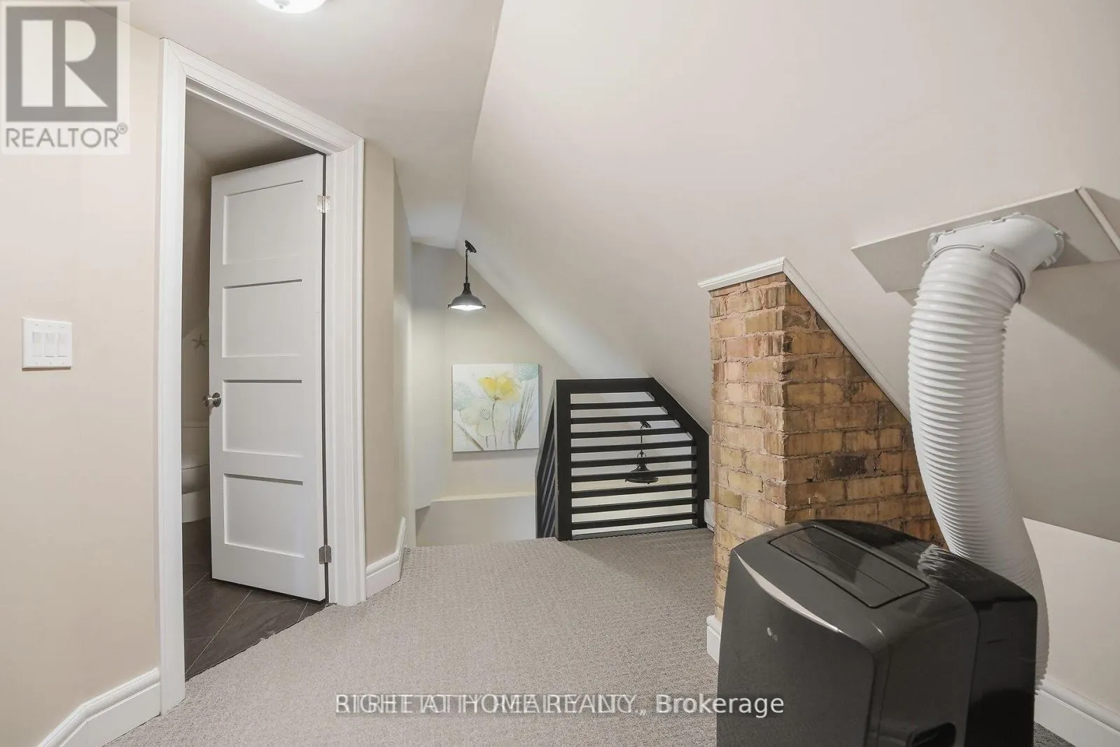 24 HINCKS STREET