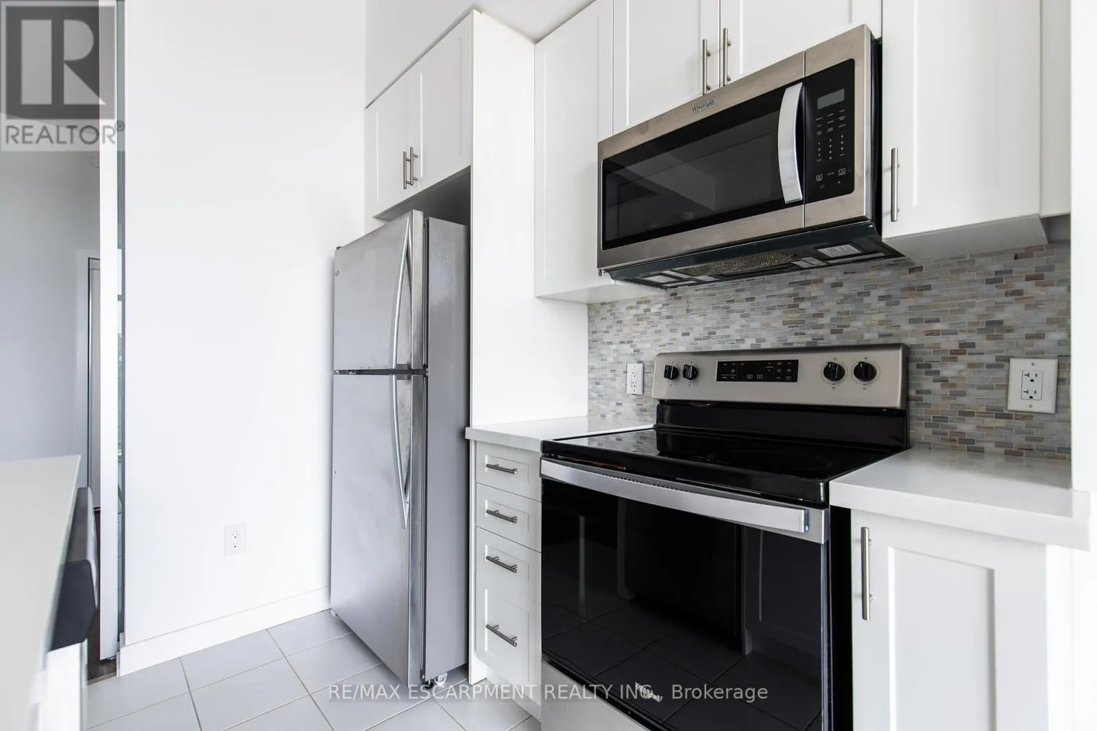 416 - 450 DUNDAS STREET E