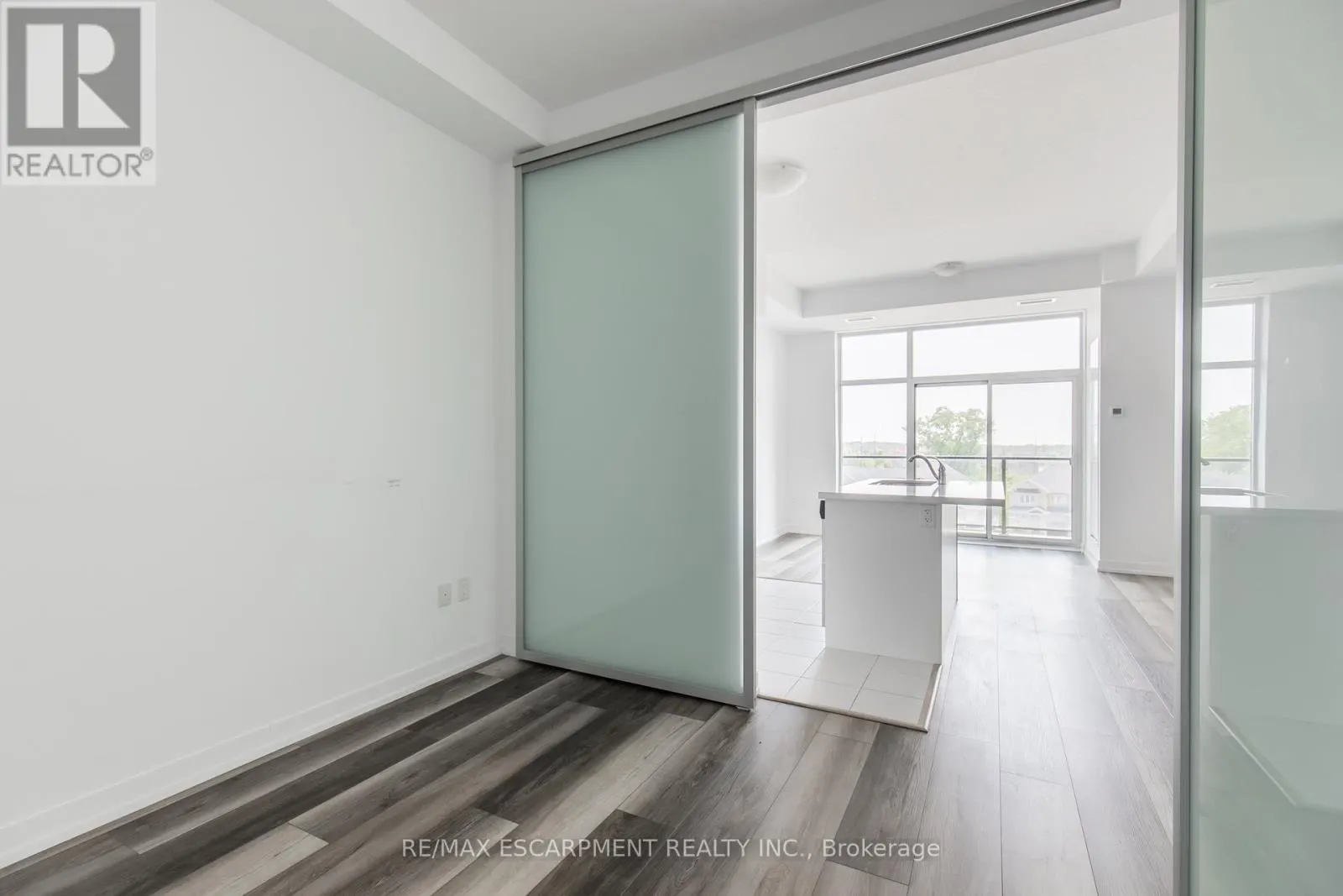 416 - 450 DUNDAS STREET E