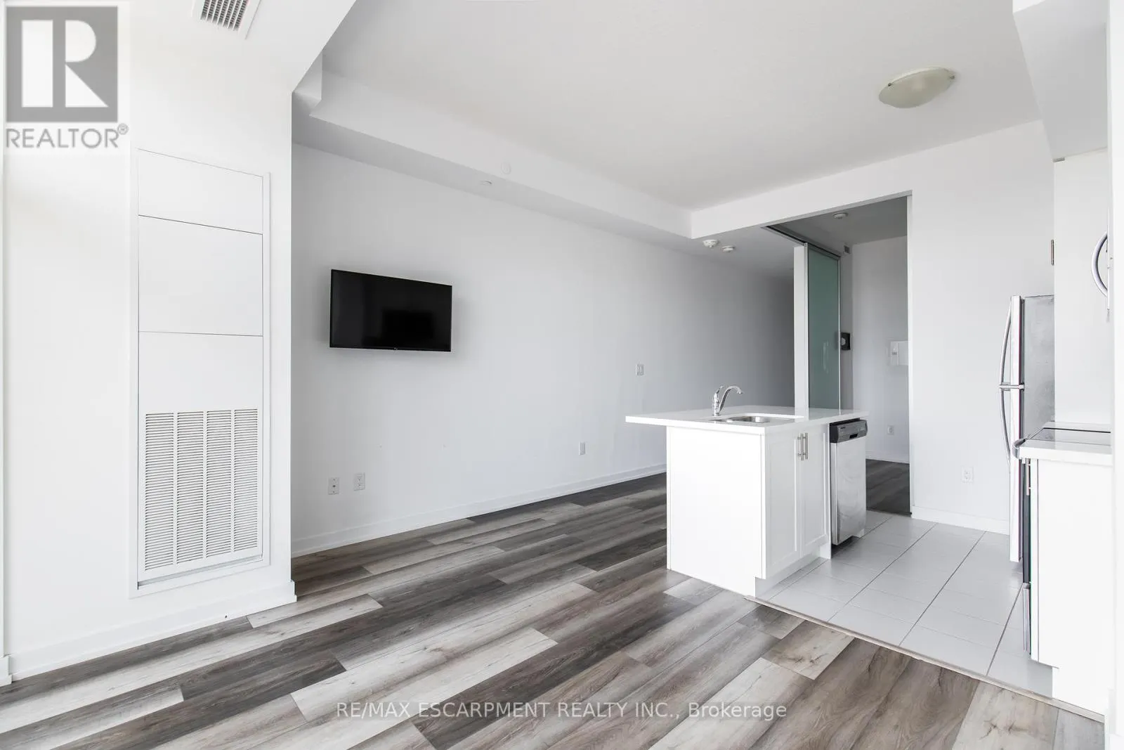 416 - 450 DUNDAS STREET E