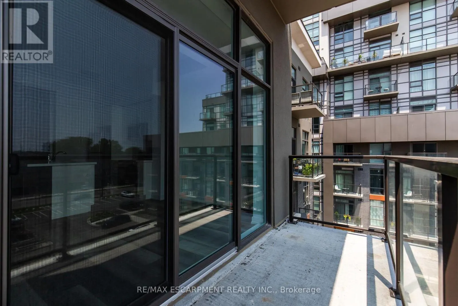 416 - 450 DUNDAS STREET E