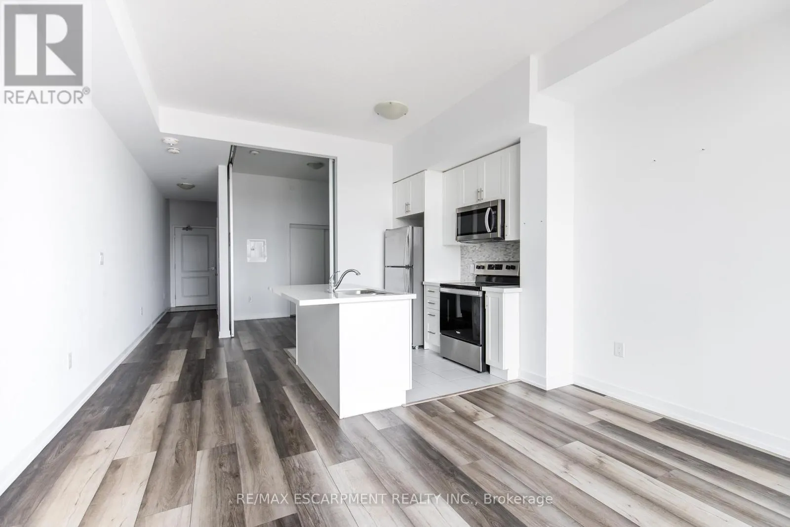 416 - 450 DUNDAS STREET E