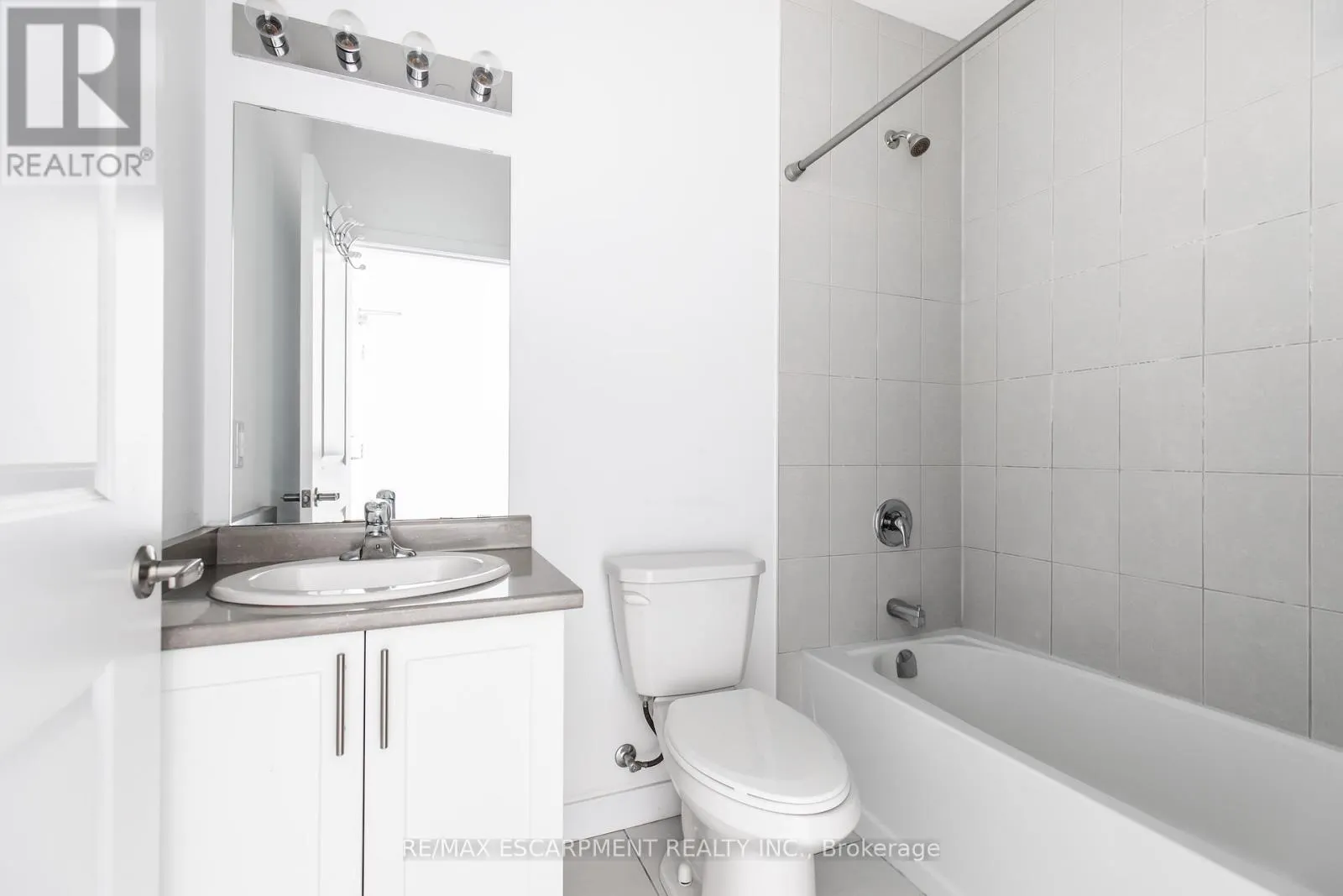 416 - 450 DUNDAS STREET E