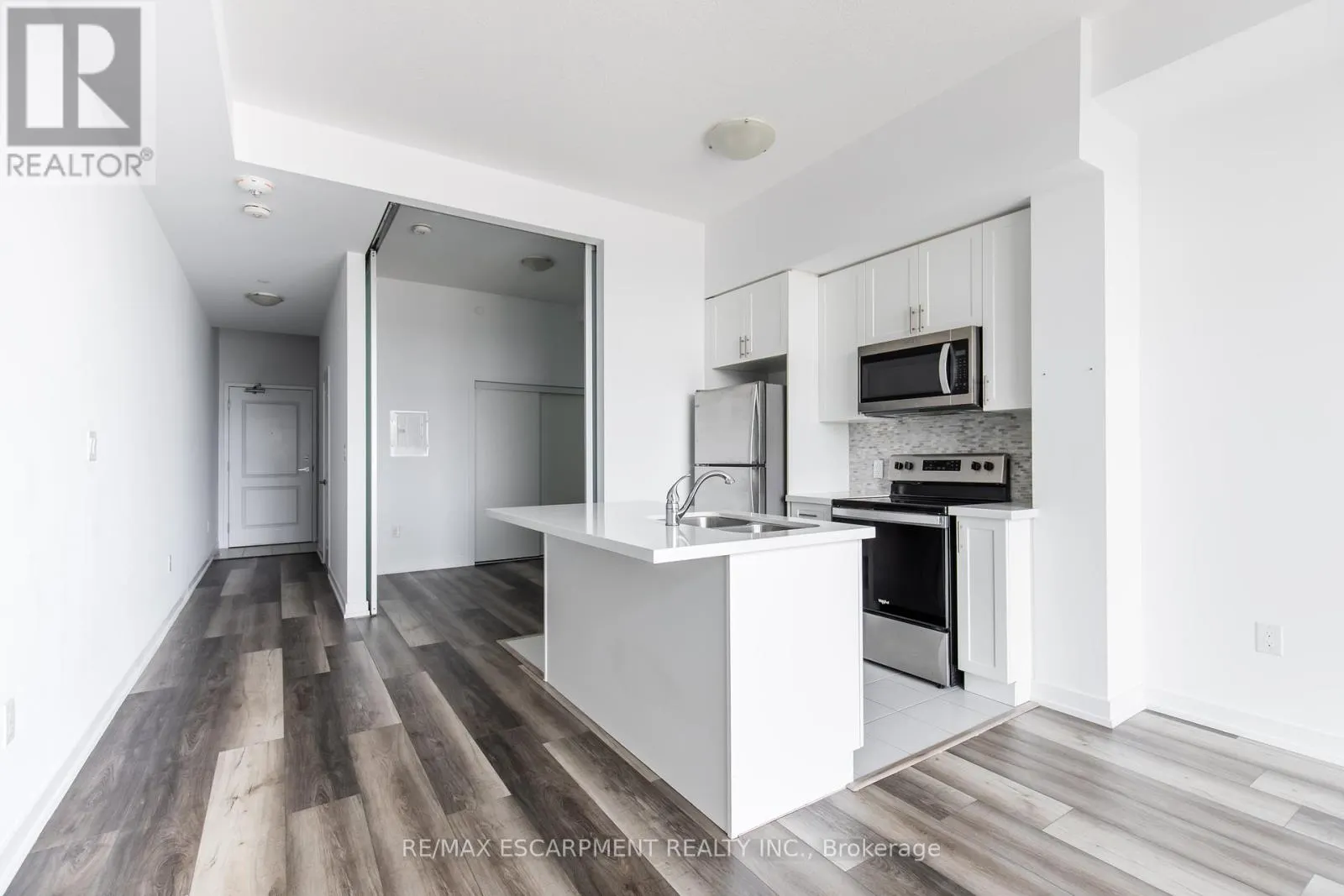 416 - 450 DUNDAS STREET E
