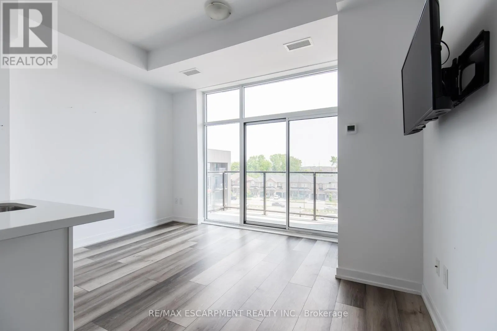 416 - 450 DUNDAS STREET E