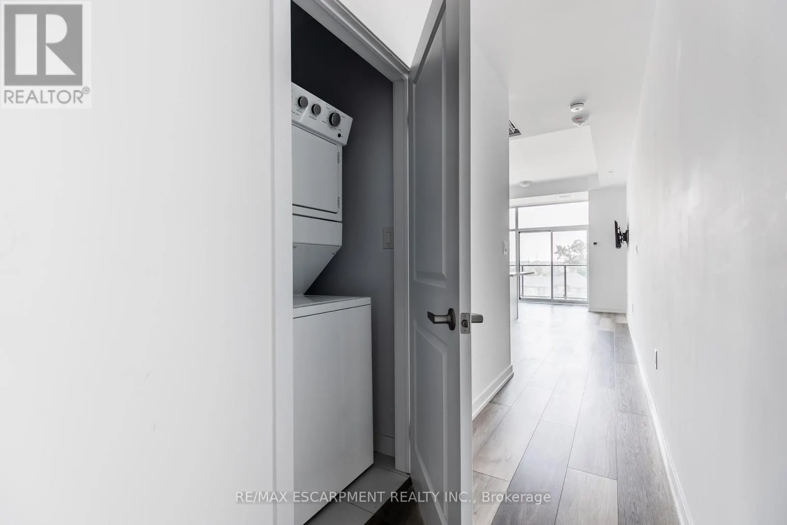 416 - 450 DUNDAS STREET E