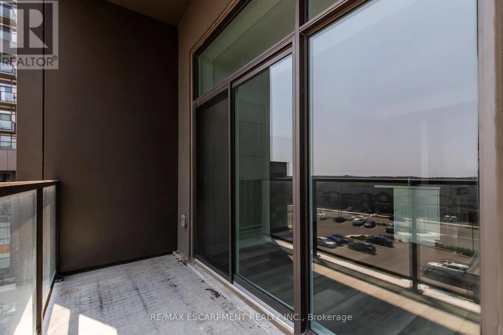 416 - 450 DUNDAS STREET E