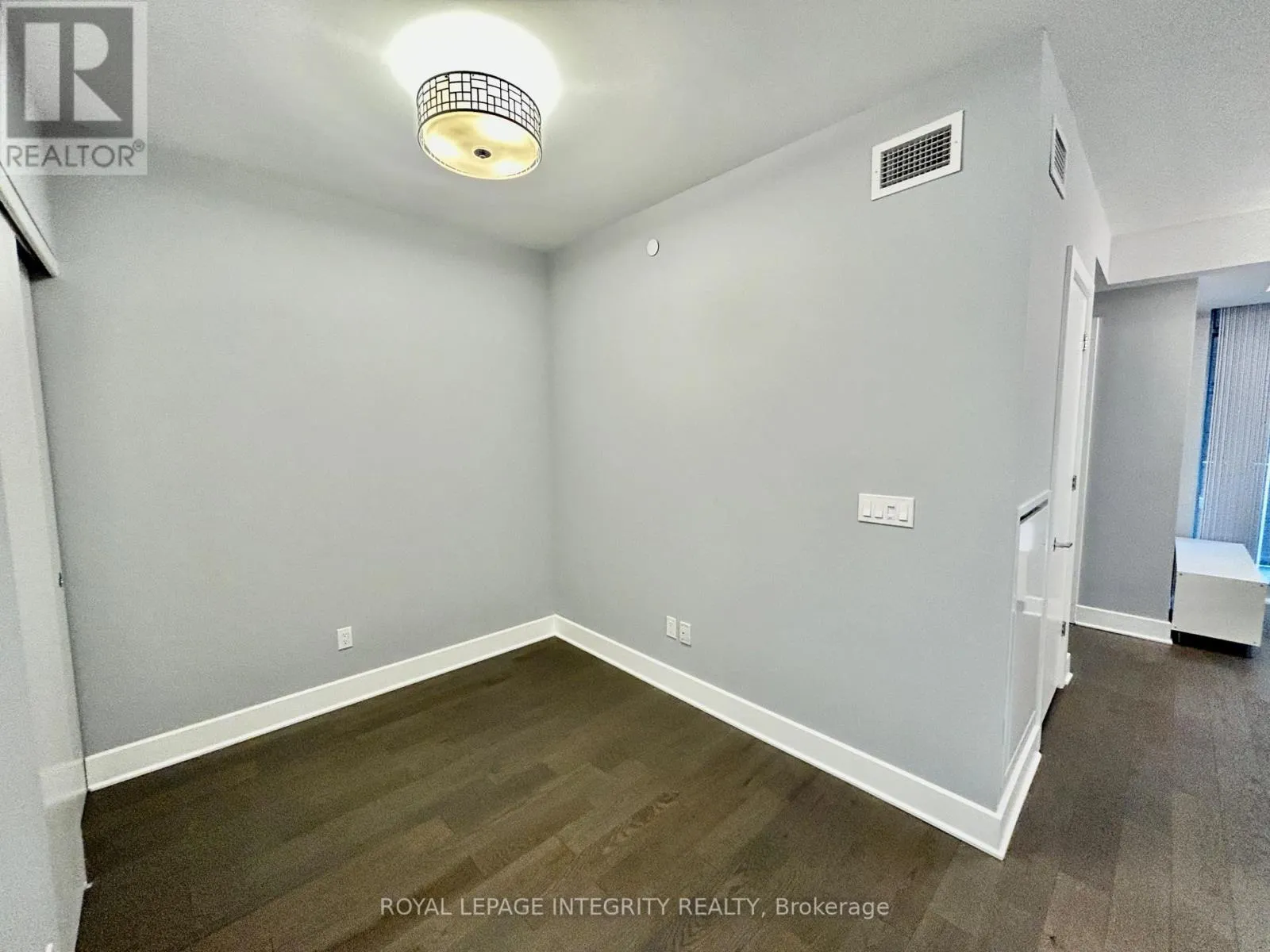 506 - 255 BAY STREET
