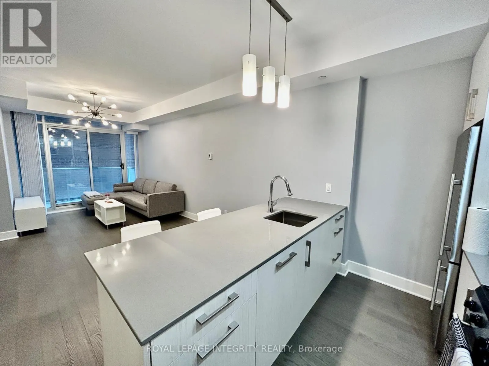 506 - 255 BAY STREET