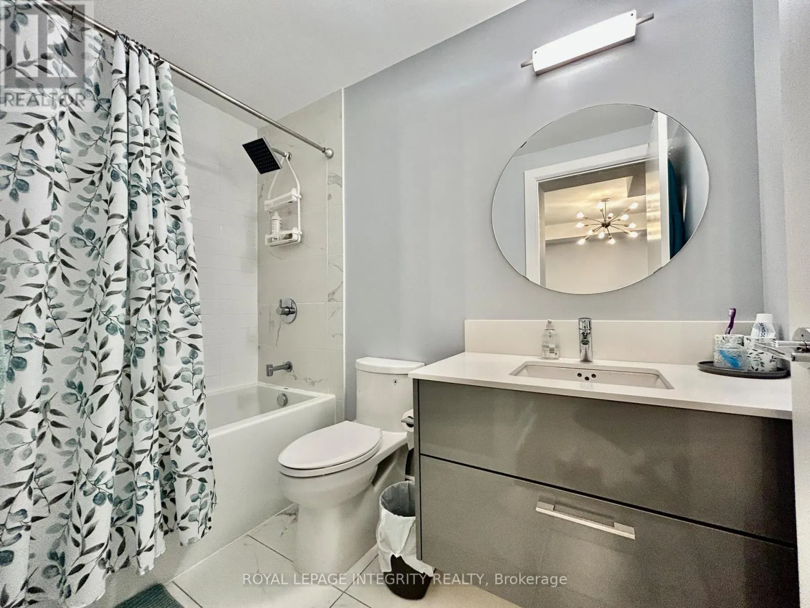 506 - 255 BAY STREET