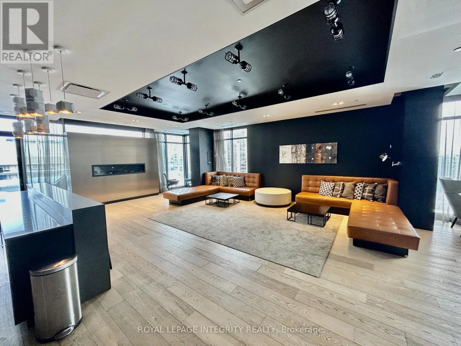506 - 255 BAY STREET