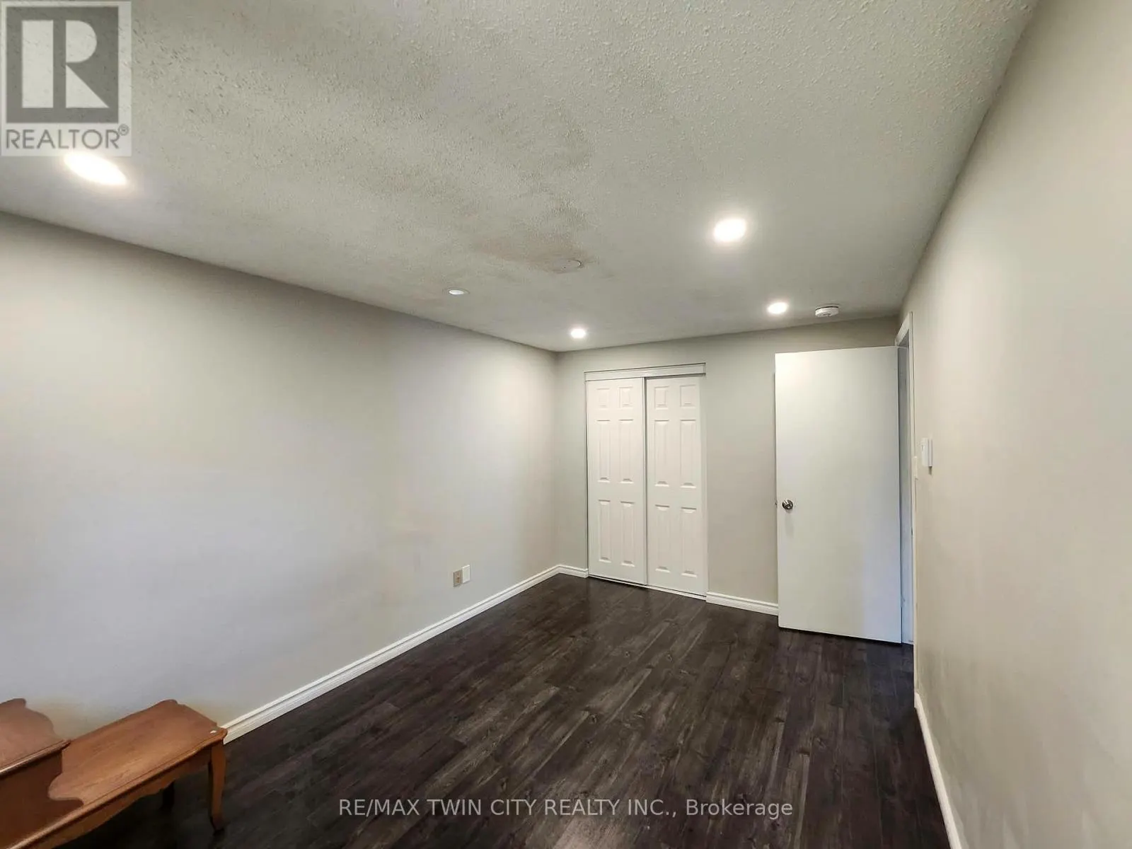 31 OLD CARRIAGE DRIVE