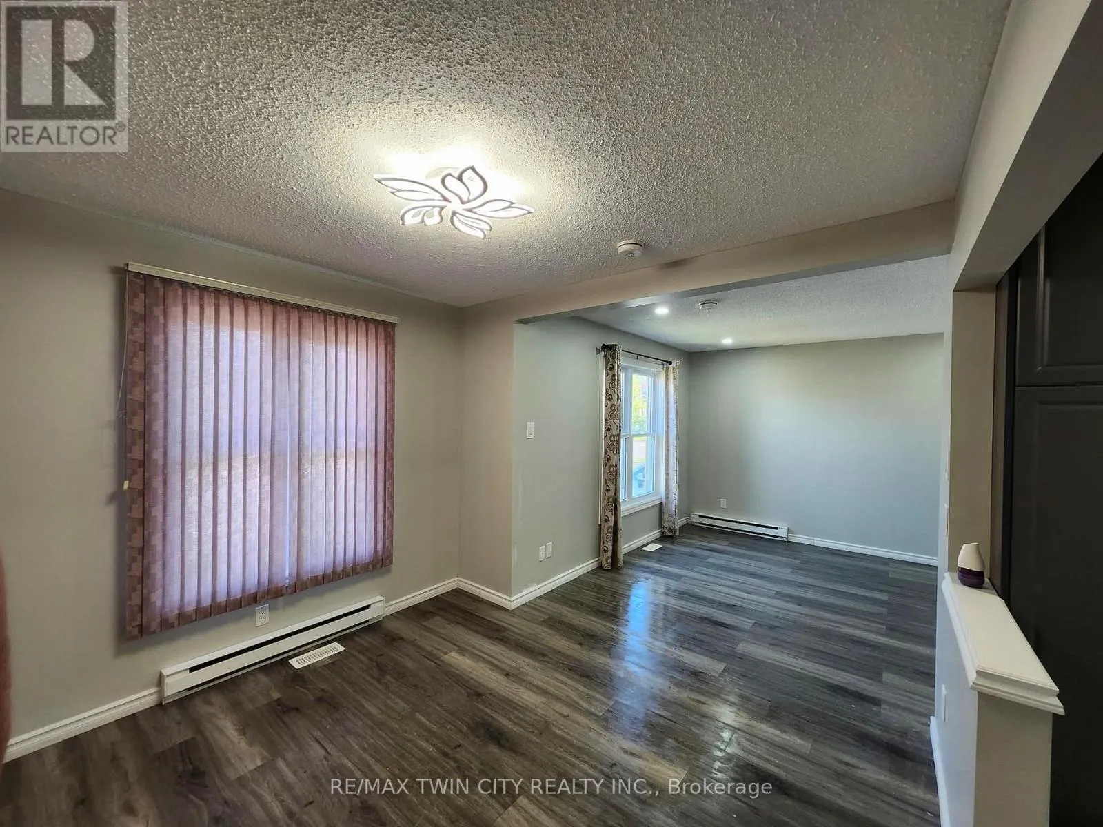 31 OLD CARRIAGE DRIVE