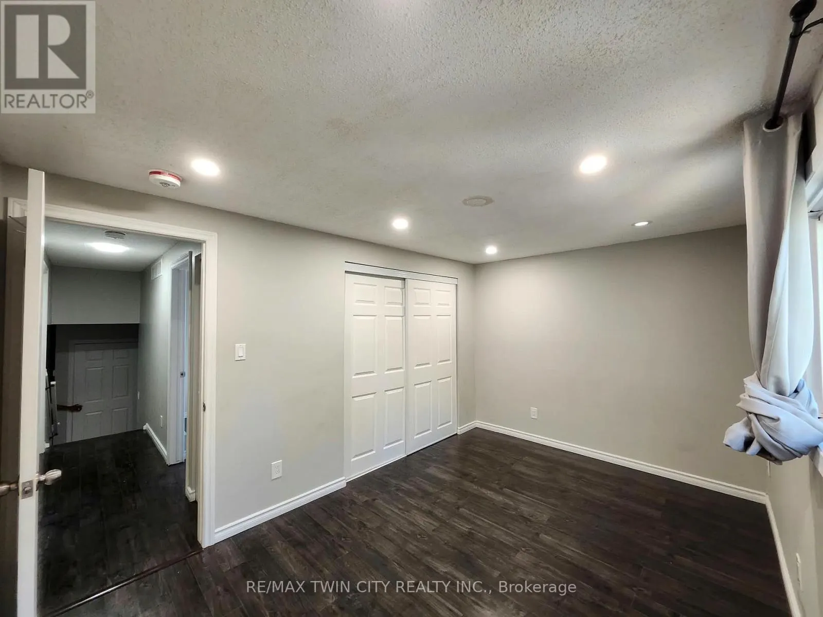 31 OLD CARRIAGE DRIVE