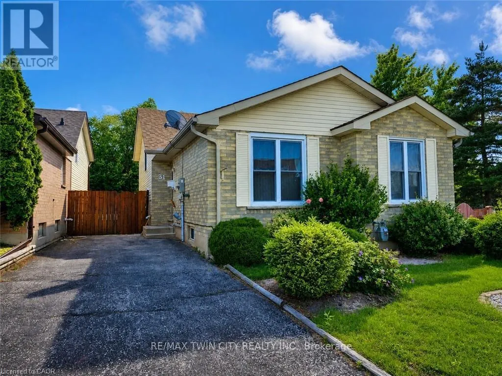 31 OLD CARRIAGE DRIVE