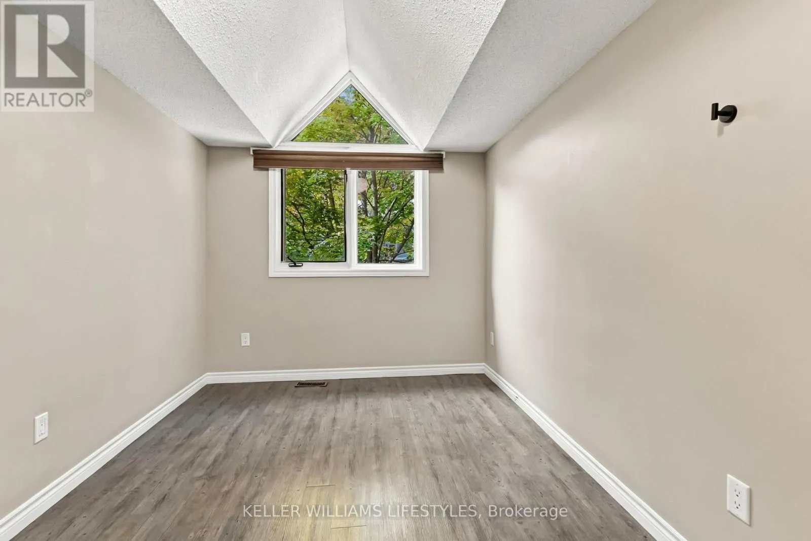 86 - 9 AILSA PLACE #86