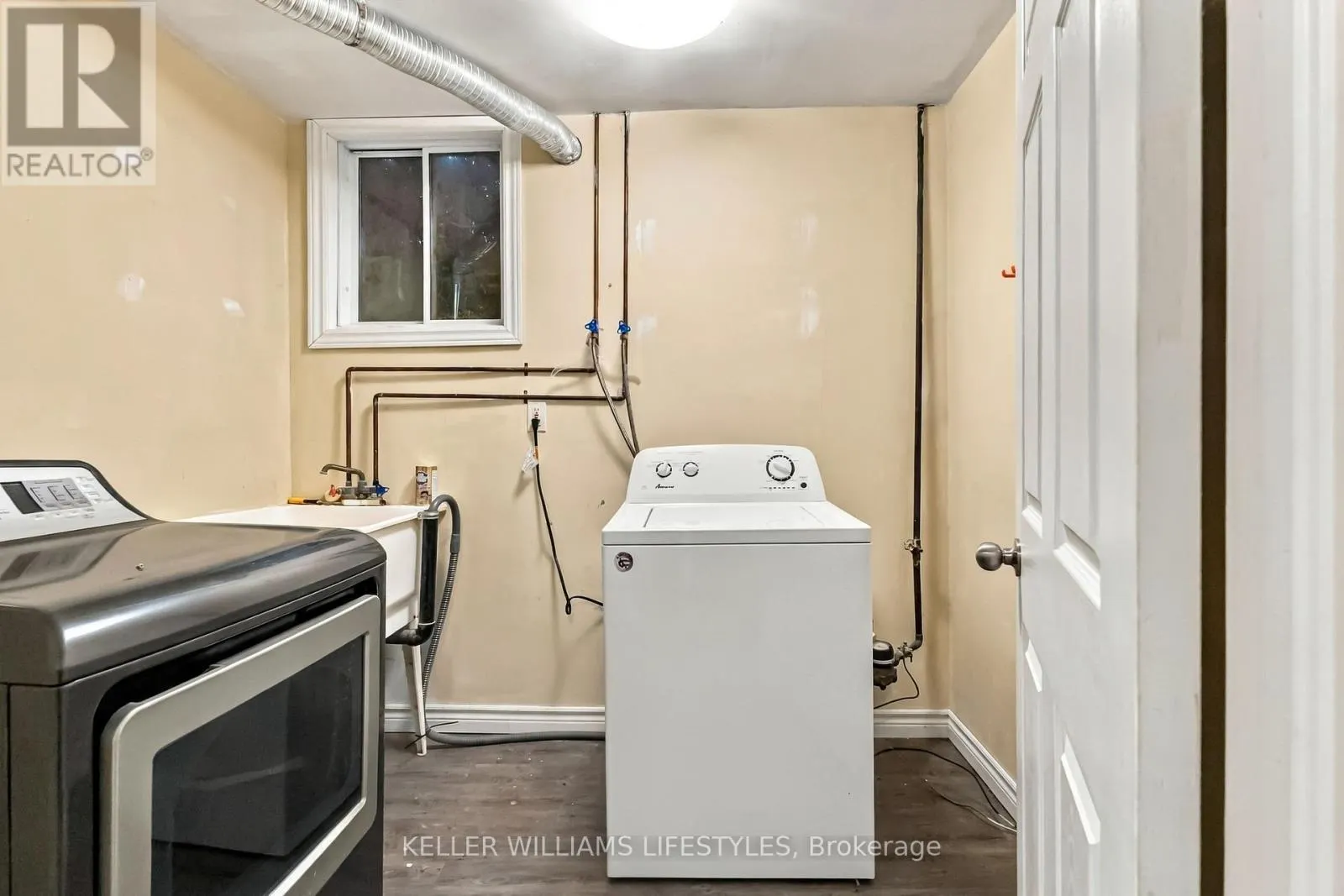 86 - 9 AILSA PLACE #86