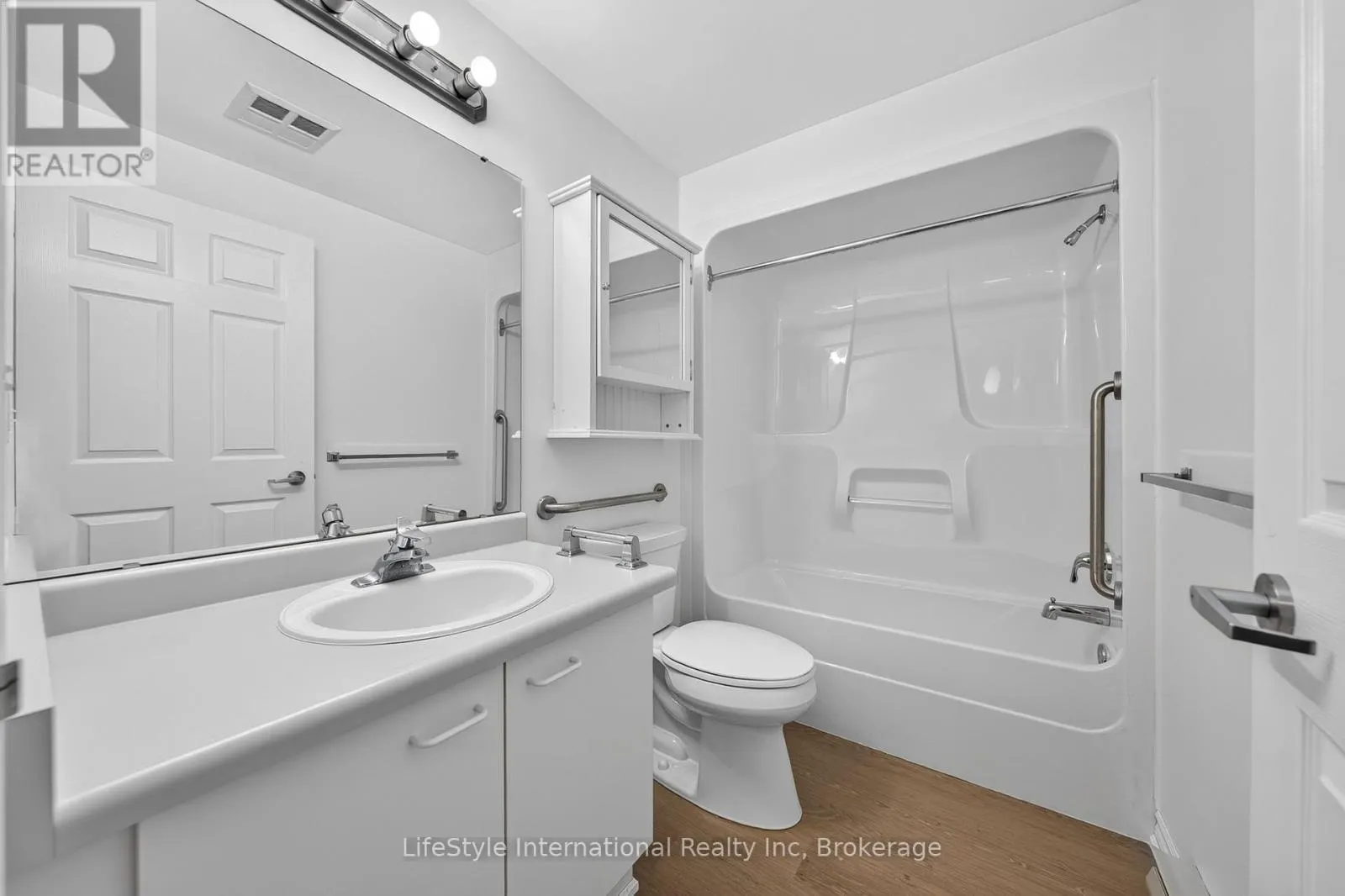 205 - 208 SILVERCREEK PARKWAY N #205