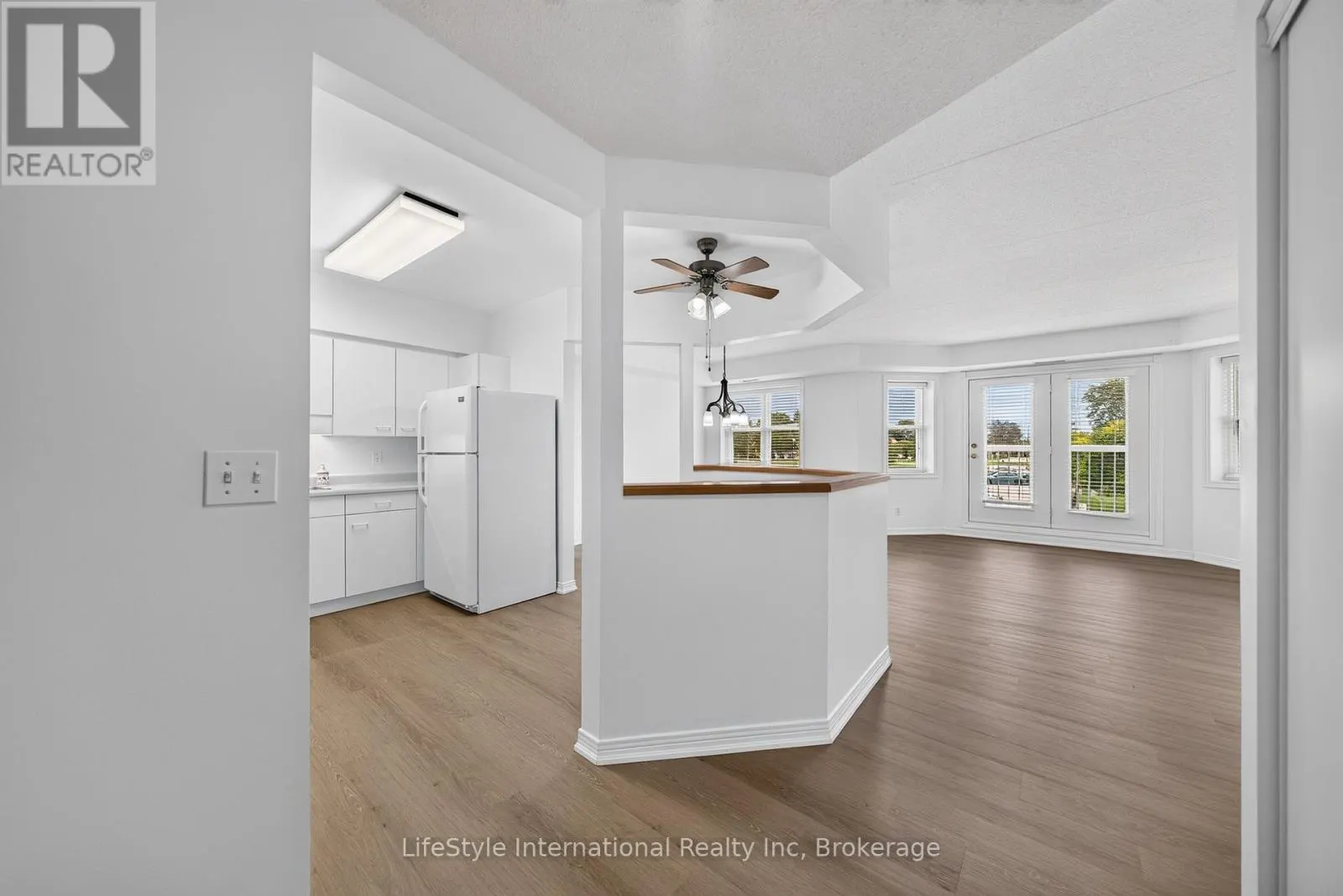 205 - 208 SILVERCREEK PARKWAY N #205