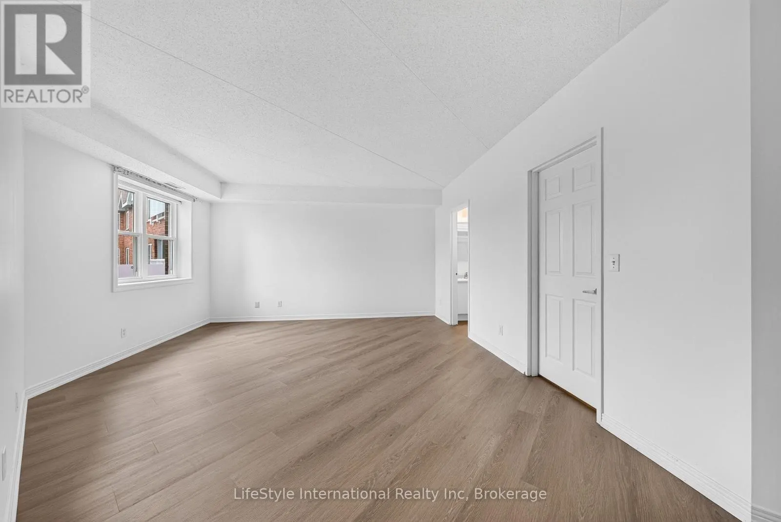 205 - 208 SILVERCREEK PARKWAY N #205