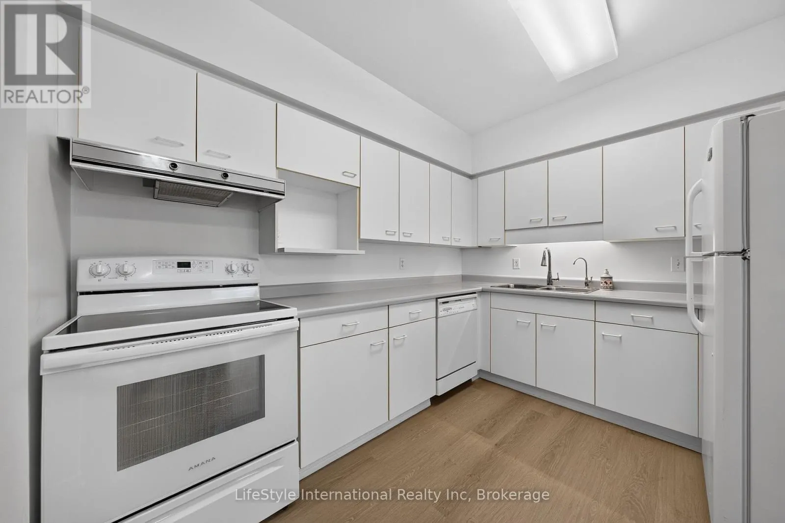 205 - 208 SILVERCREEK PARKWAY N #205