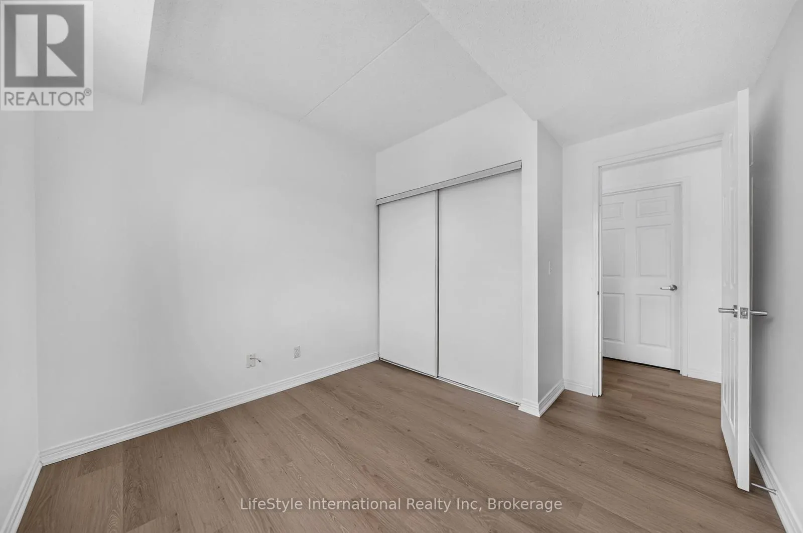 205 - 208 SILVERCREEK PARKWAY N #205