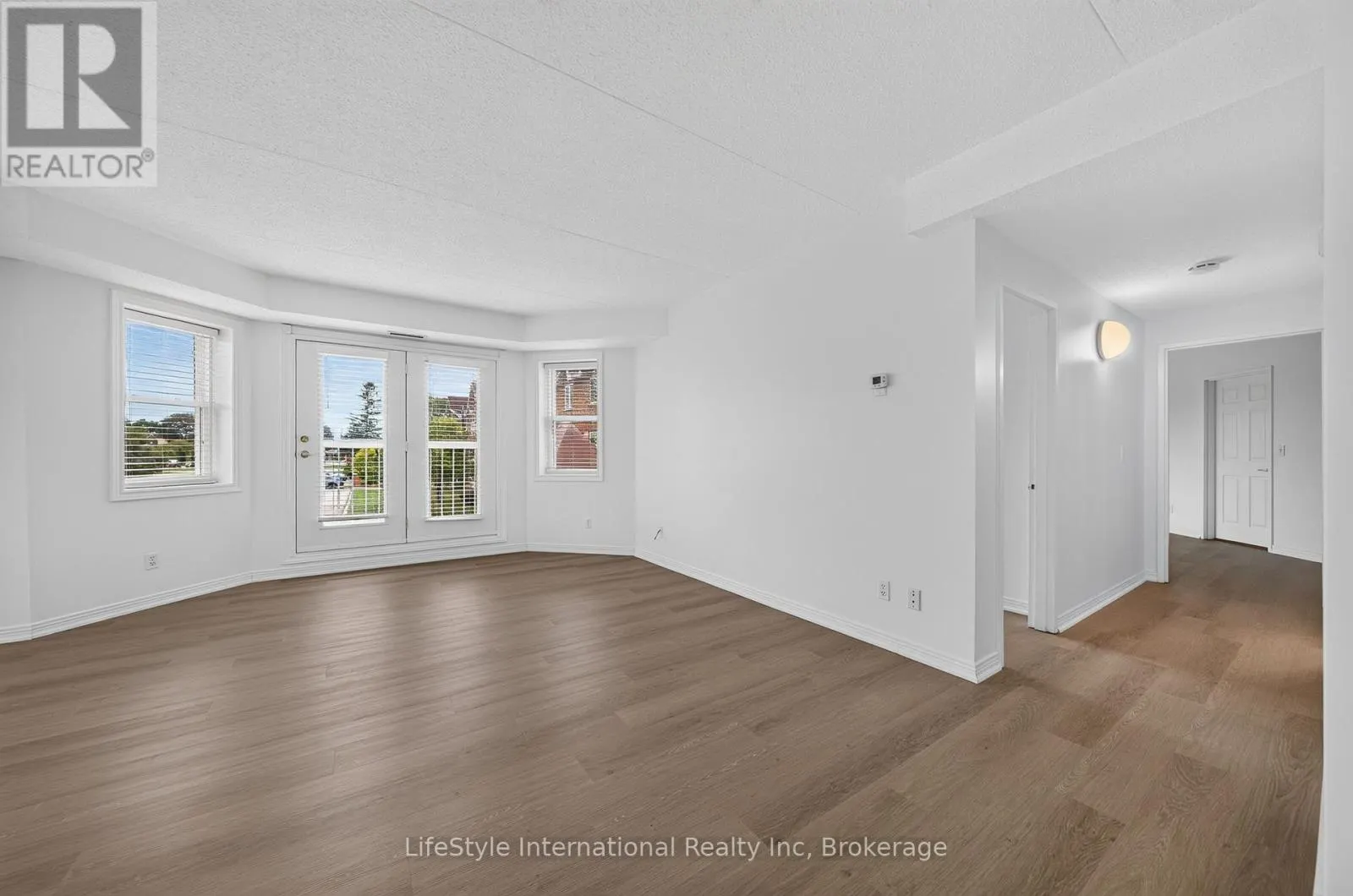 205 - 208 SILVERCREEK PARKWAY N #205