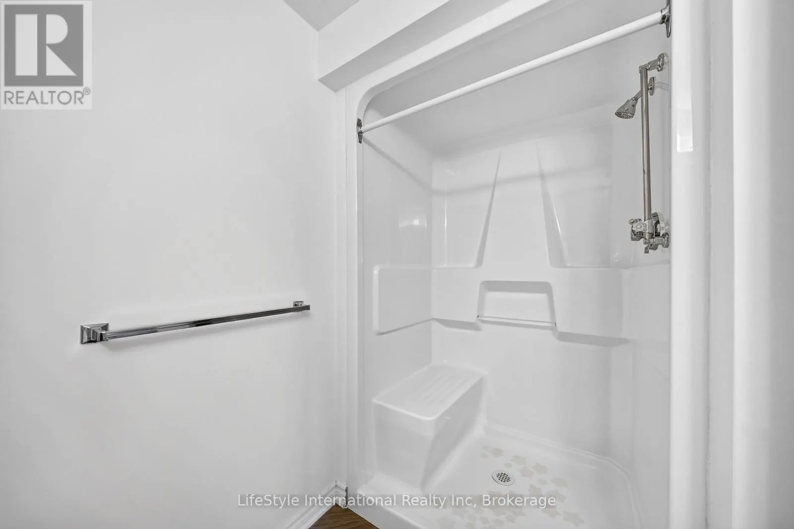205 - 208 SILVERCREEK PARKWAY N #205