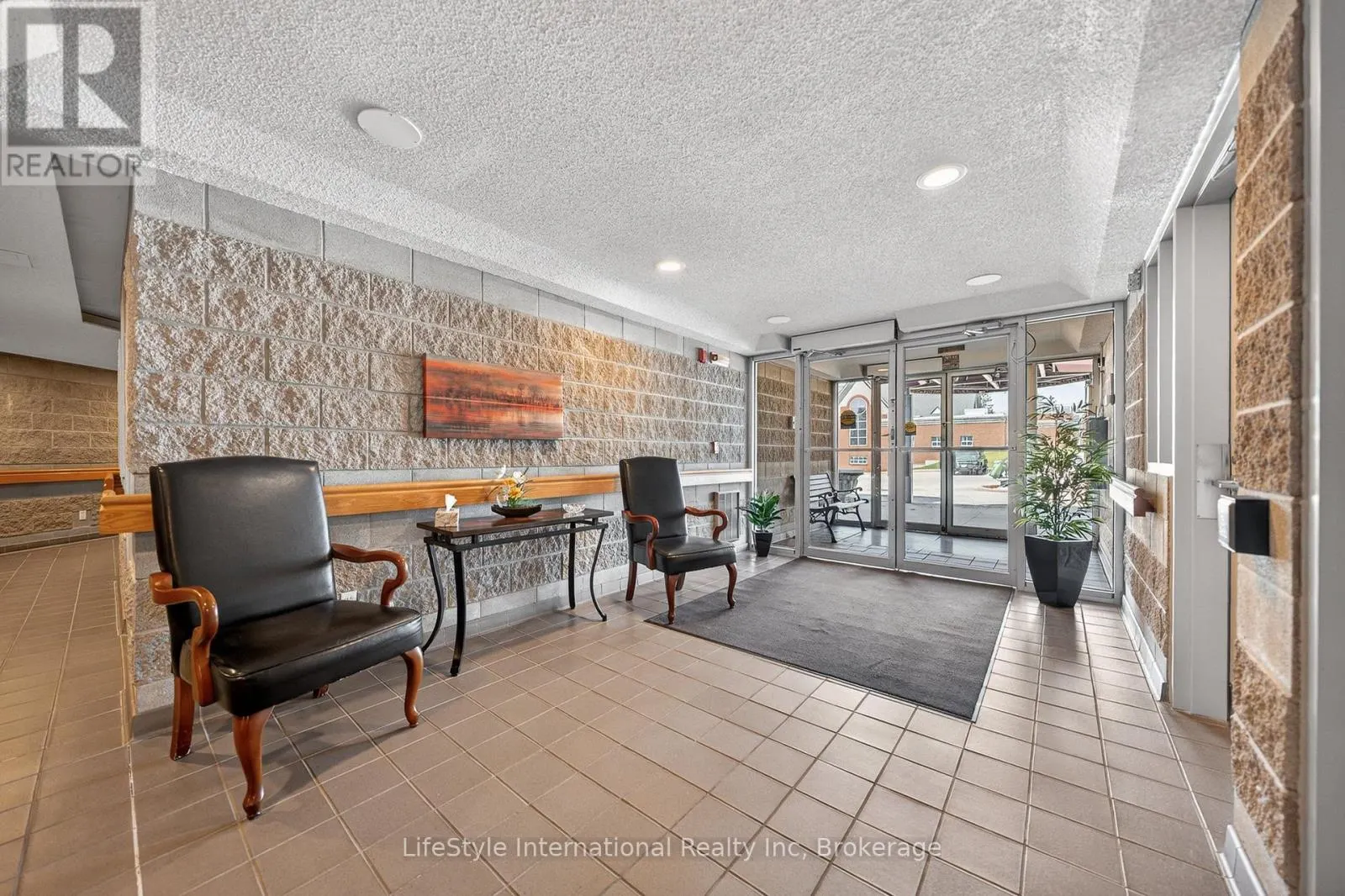 205 - 208 SILVERCREEK PARKWAY N #205