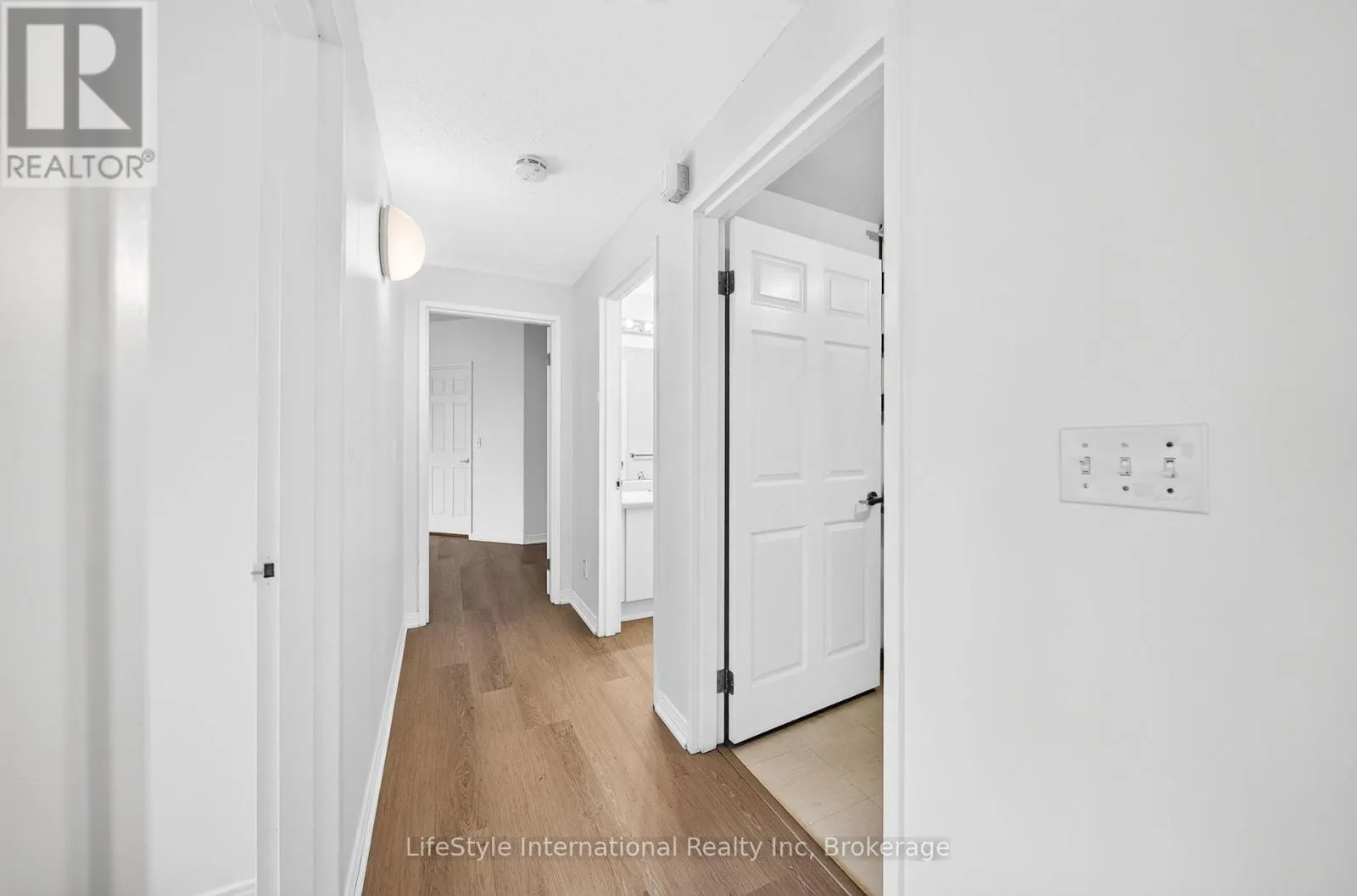 205 - 208 SILVERCREEK PARKWAY N #205