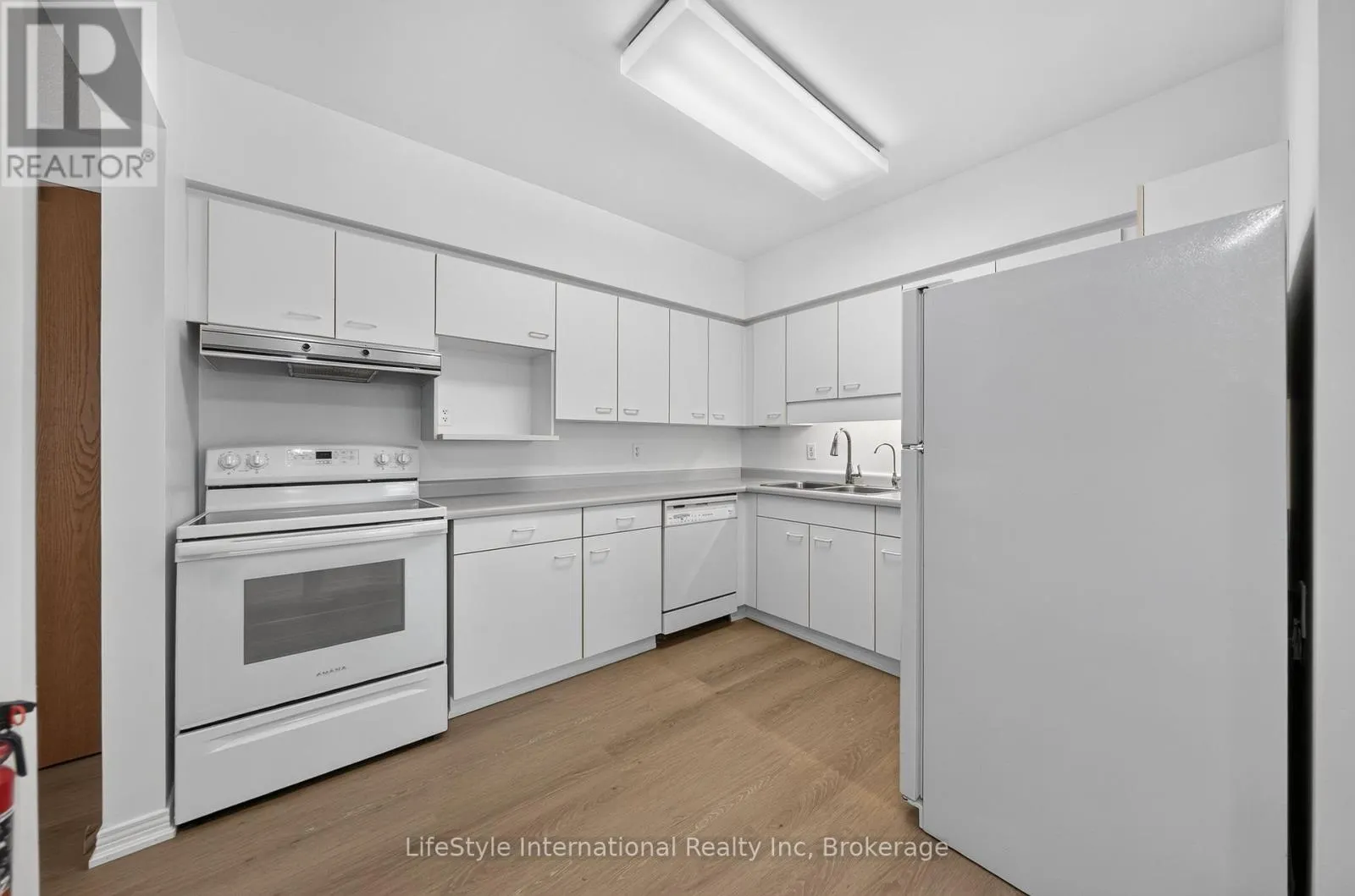205 - 208 SILVERCREEK PARKWAY N #205