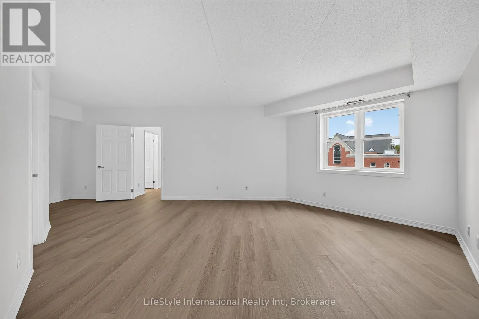 205 - 208 SILVERCREEK PARKWAY N #205