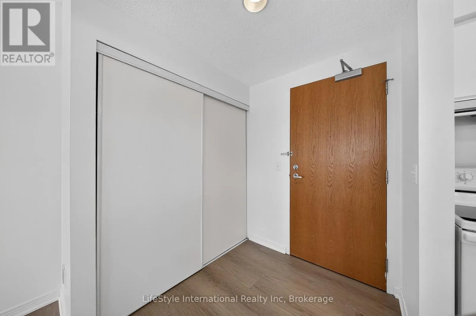 205 - 208 SILVERCREEK PARKWAY N #205