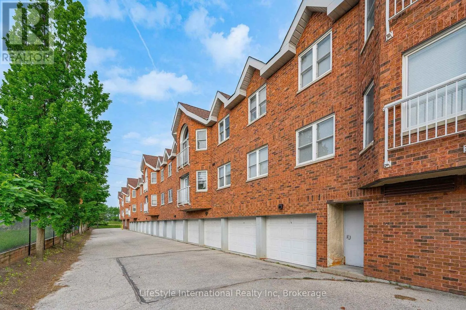 213 - 208 SILVERCREEK PARKWAY N #213