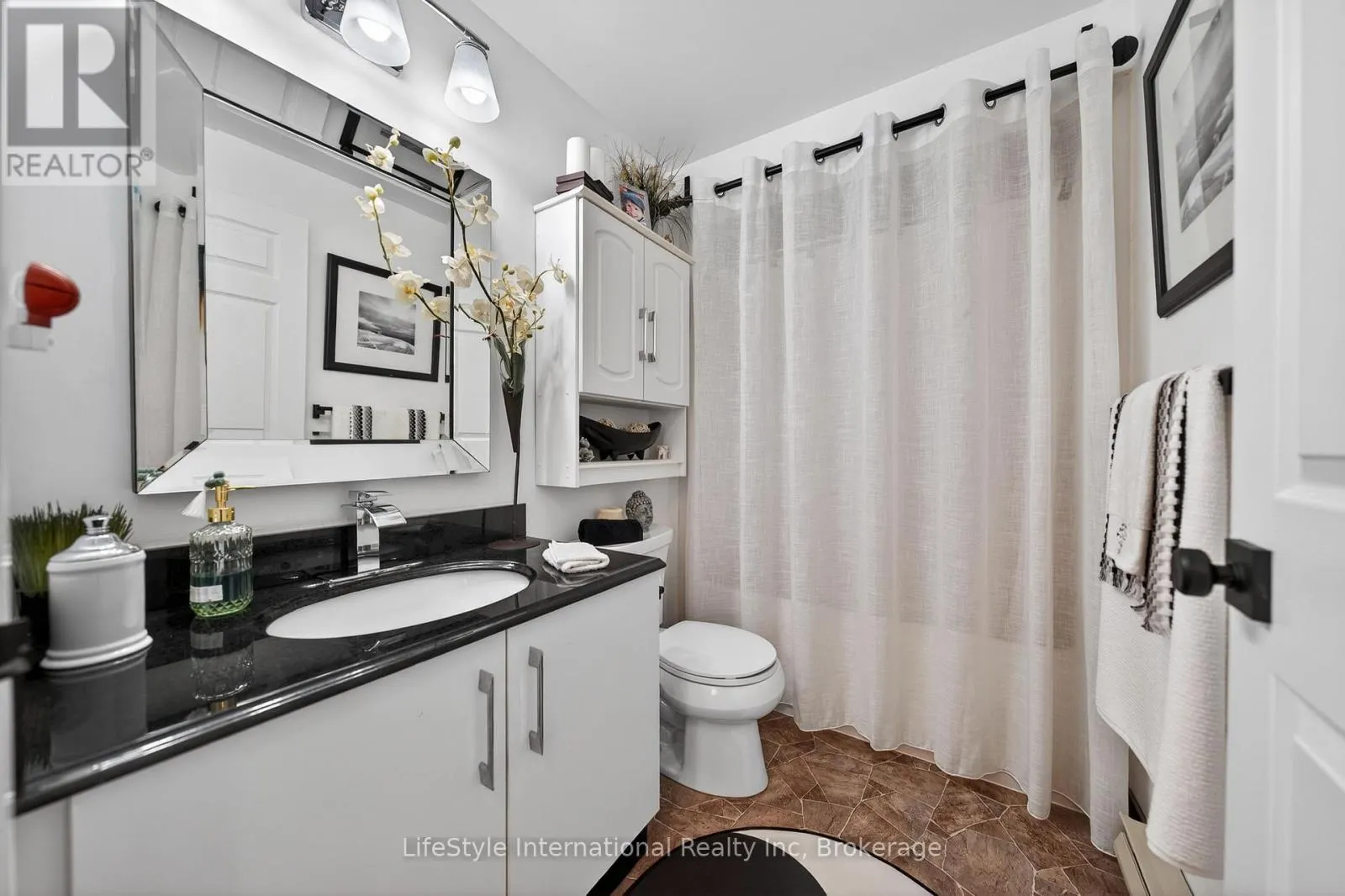 213 - 208 SILVERCREEK PARKWAY N #213