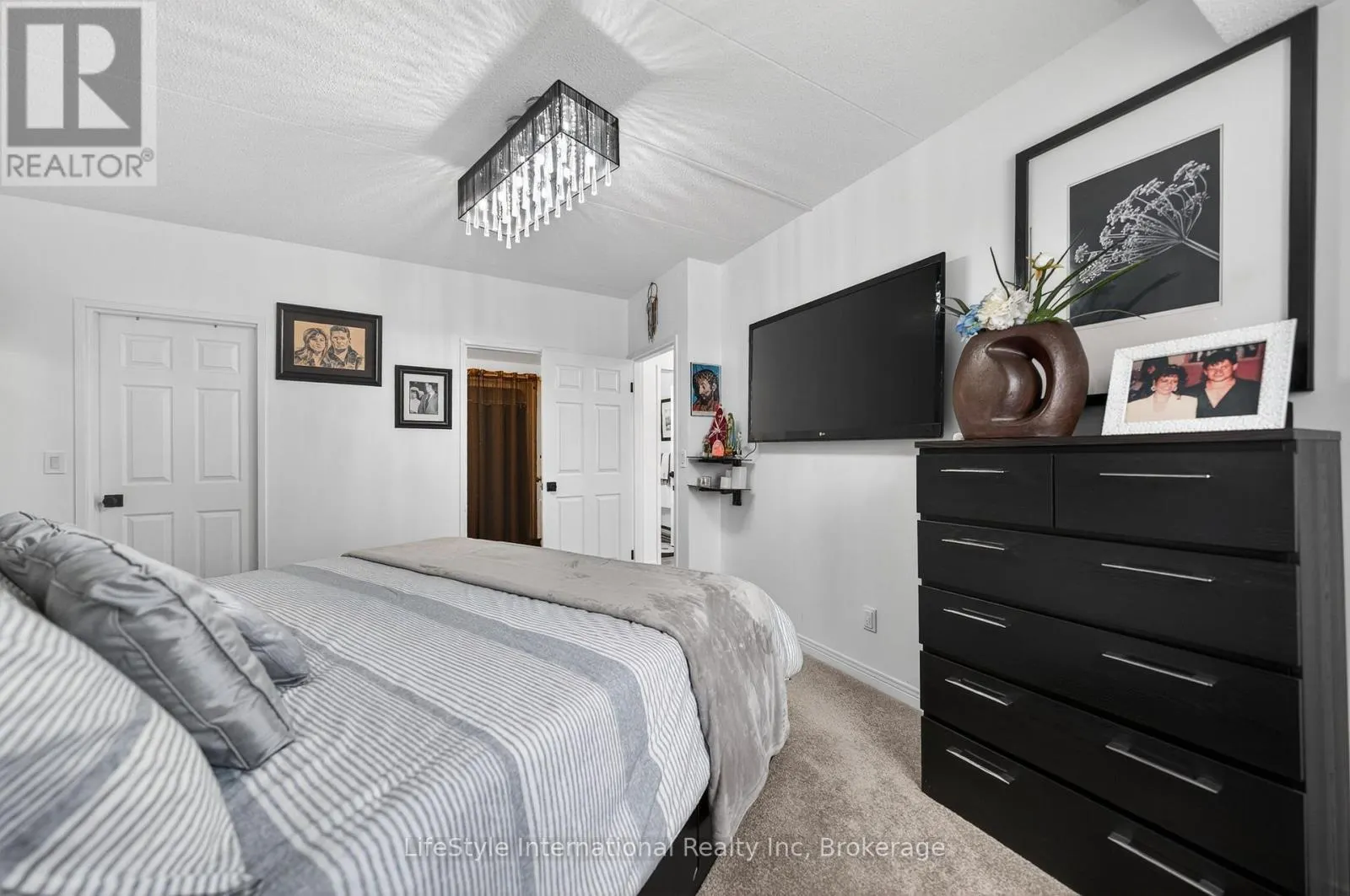 213 - 208 SILVERCREEK PARKWAY N #213