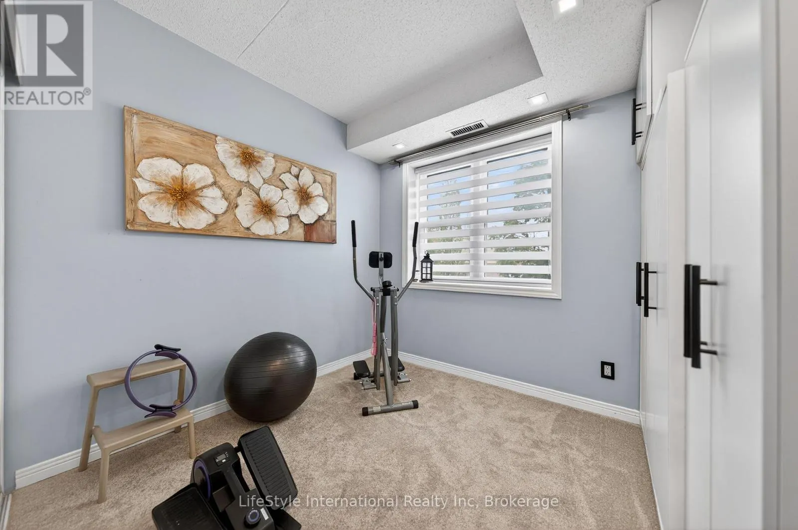 213 - 208 SILVERCREEK PARKWAY N #213