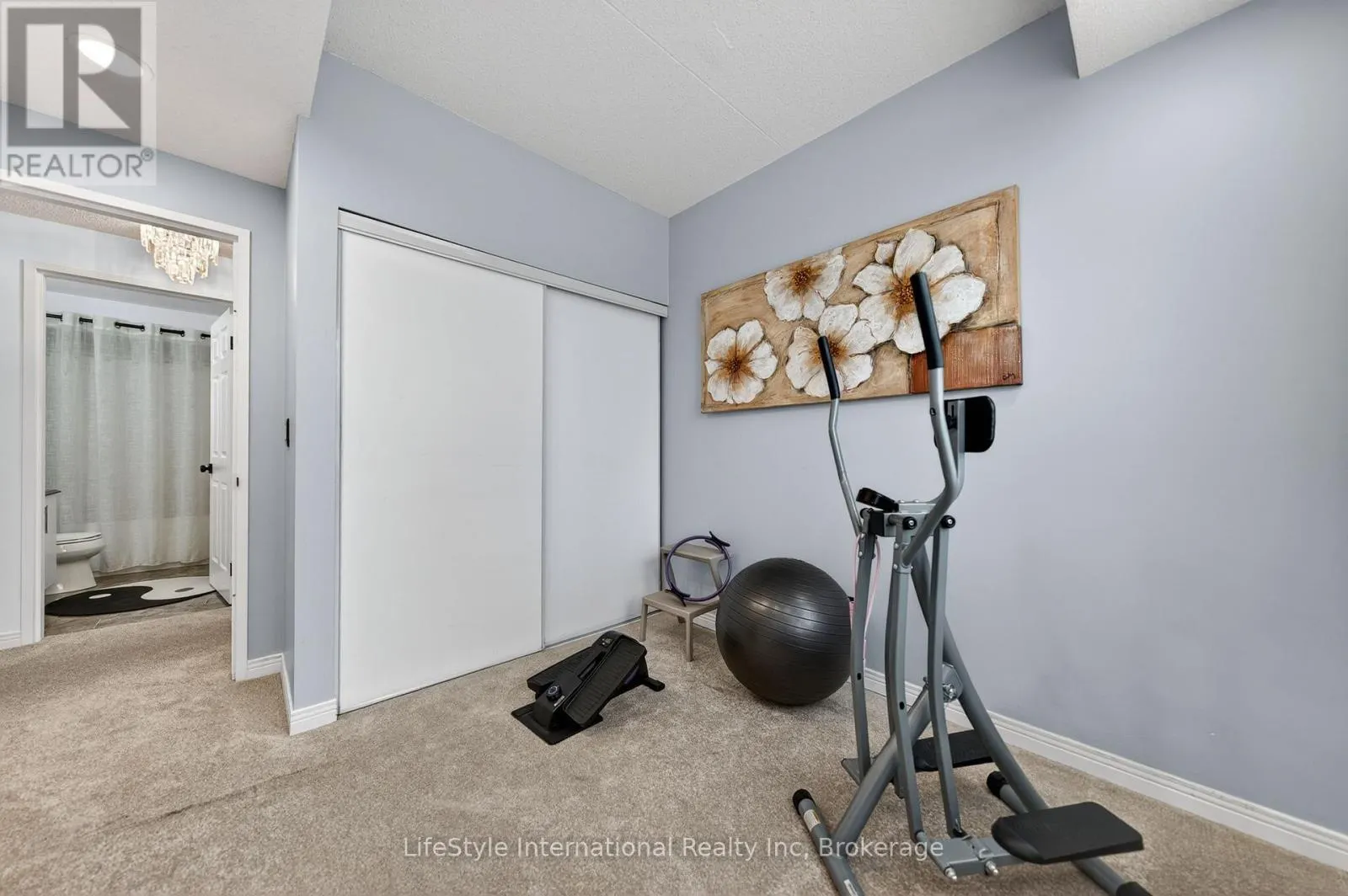 213 - 208 SILVERCREEK PARKWAY N #213