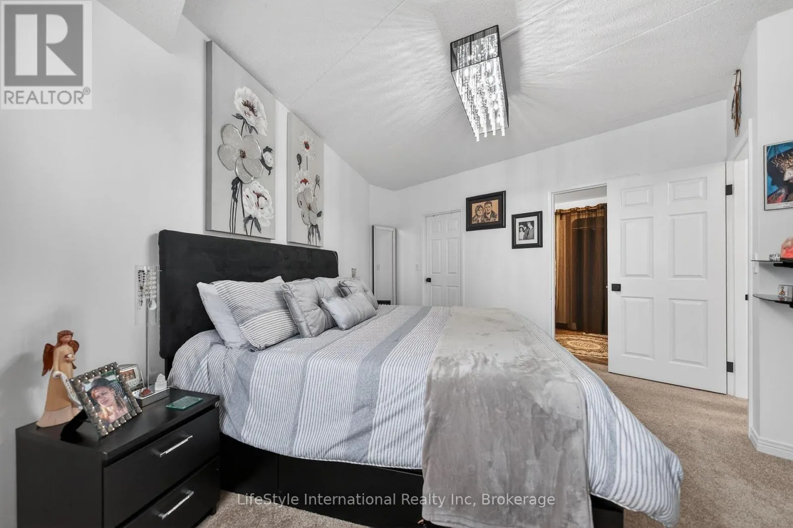 213 - 208 SILVERCREEK PARKWAY N #213